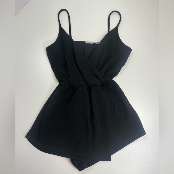 Urban Outfitters Kimchi Blue Drapey Surplice Skort Romper in Black Size Small - Picture 12 of 14